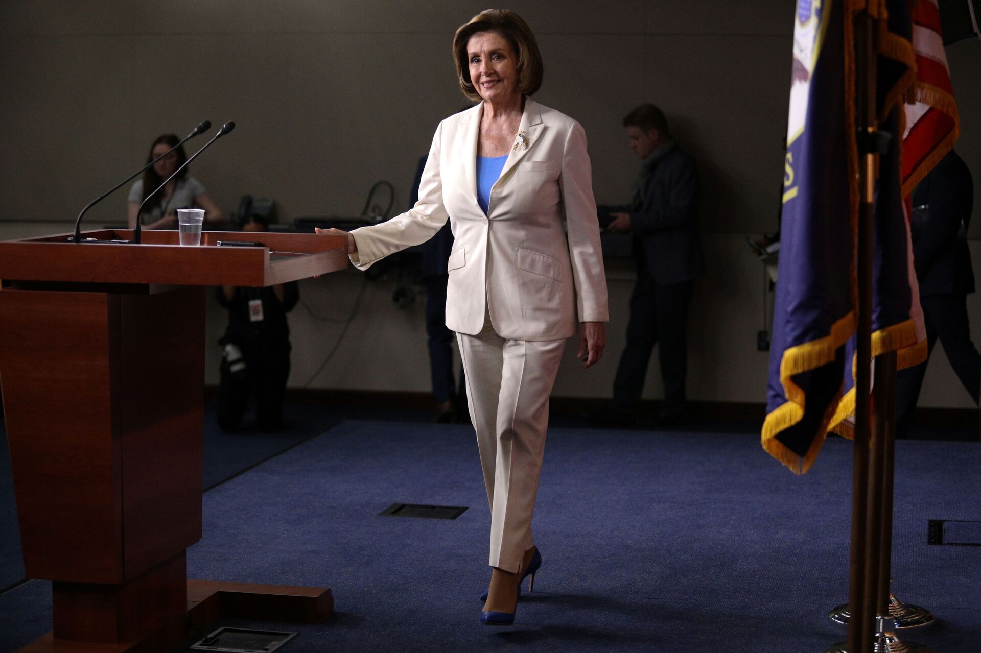 U.S. Speaker of the House Nancy Pelosi walks on stage before her remarks during a weekly news conference on Capitol Hill in Washington, U.S., June 24, 2021 - Sputnik International, 1920, 07.09.2021