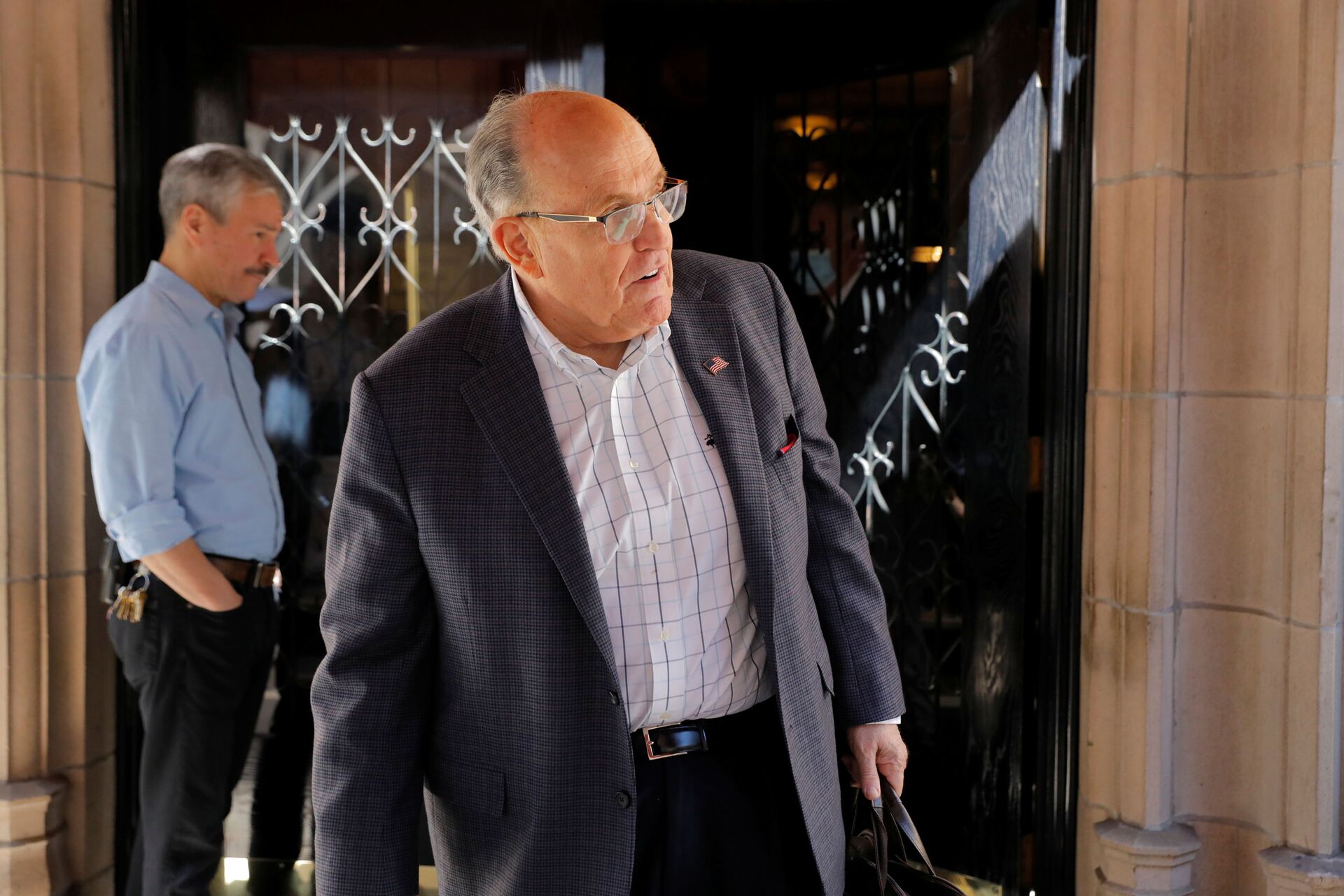 Former New York City Mayor Rudy Giuliani exits his apartment building after his law license was suspended in Manhattan in New York City, New York, U.S., June 24, 2021 - Sputnik International, 1920, 07.09.2021