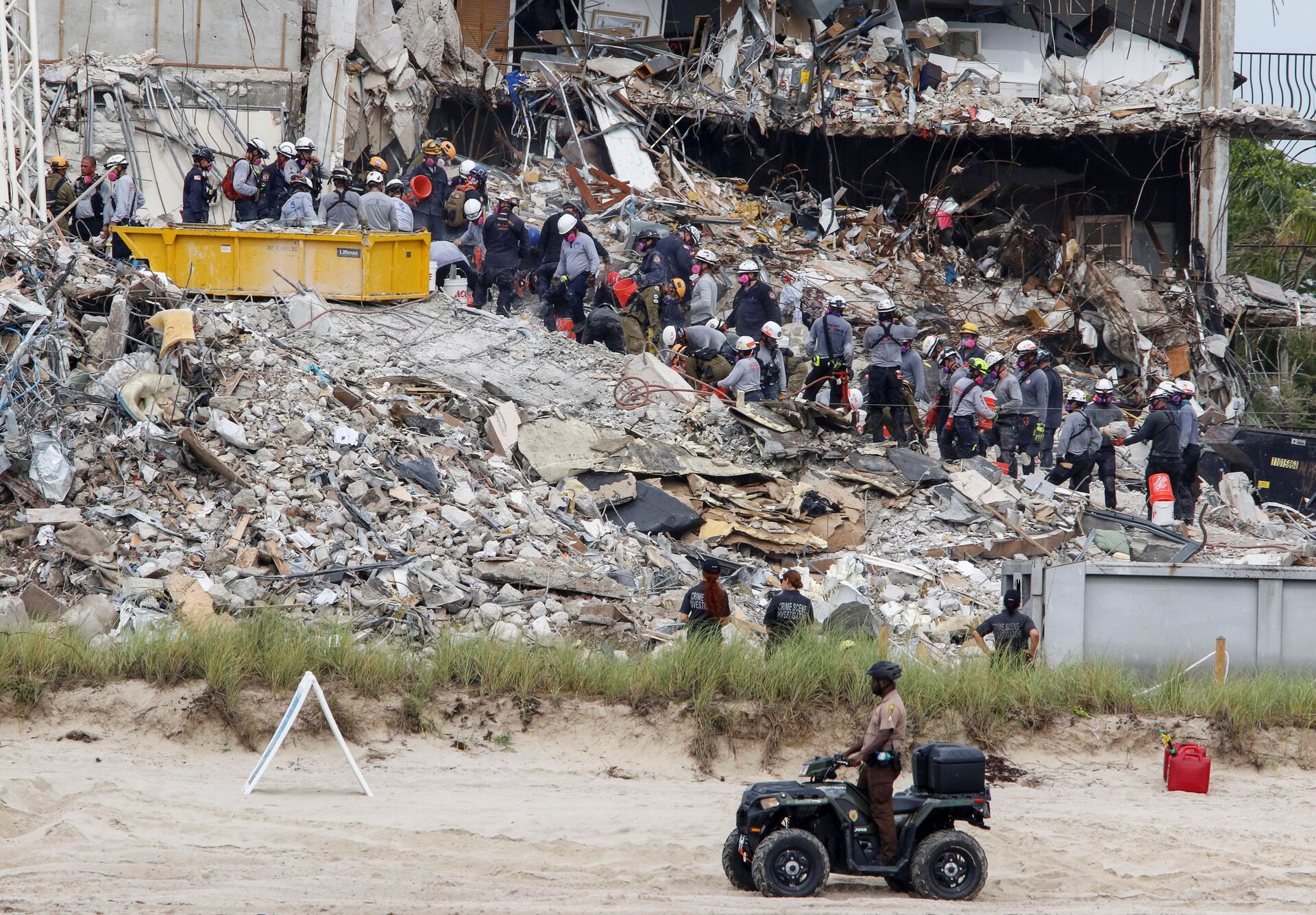 More Bodies Discovered Under Rubble of Collapsed Building in Florida, Israeli Commander Says - Sputnik International, 1920, 30.06.2021