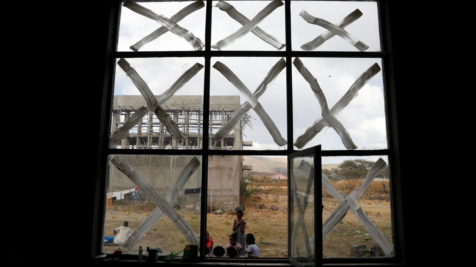 Displaced people are seen at the Shire campus of Aksum University, which was turned into a temporary shelter for people displaced by conflict, in the town of Shire, Tigray region, Ethiopia, March 15, 2021 - Sputnik International, 1920, 30.06.2021