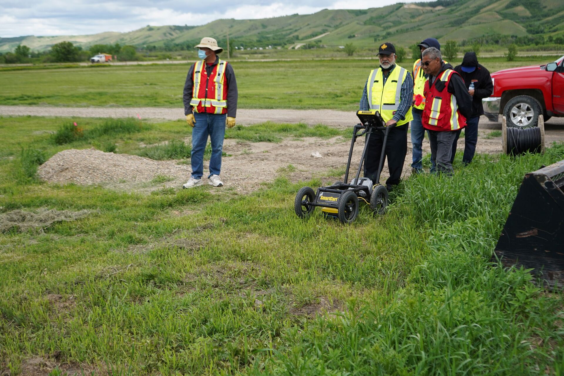 A crew performs a ground-penetrating radar search of a field, where the Cowessess First Nation said they had found 751 unmarked graves, near the former Marieval Indian Residential School in Grayson, Saskatchewan, Canada June 18, 2021. - Sputnik International, 1920, 07.09.2021