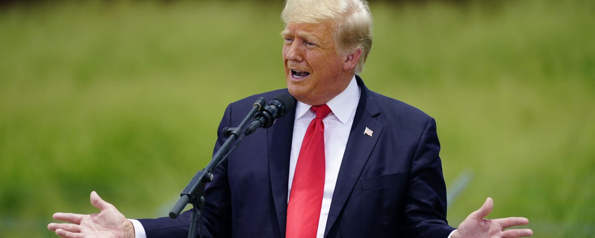 Former President Donald Trump speaks during a visit to an unfinished section of border wall with Texas Gov. Greg Abbott, in Pharr, Texas, Wednesday, June 30, 2021 - Sputnik International, 1920, 11.08.2021