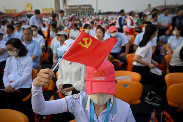 The emblem of the Communist Party of China is a stylised version of hammer and sickle. - Sputnik International