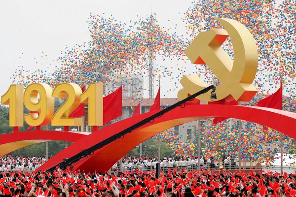 People are sending thousands of balloons into the sky to mark a century since the communist party was founded.  - Sputnik International