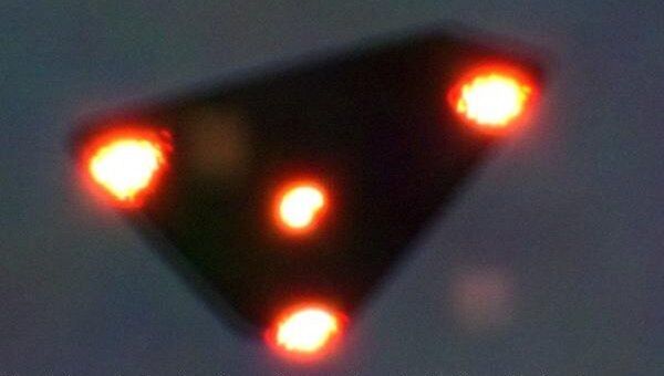 A flying triangle claimed to have been photographed on 15 June, during the so-called Belgian UFO wave in 1990, over Wallonia, Belgium.  - Sputnik International