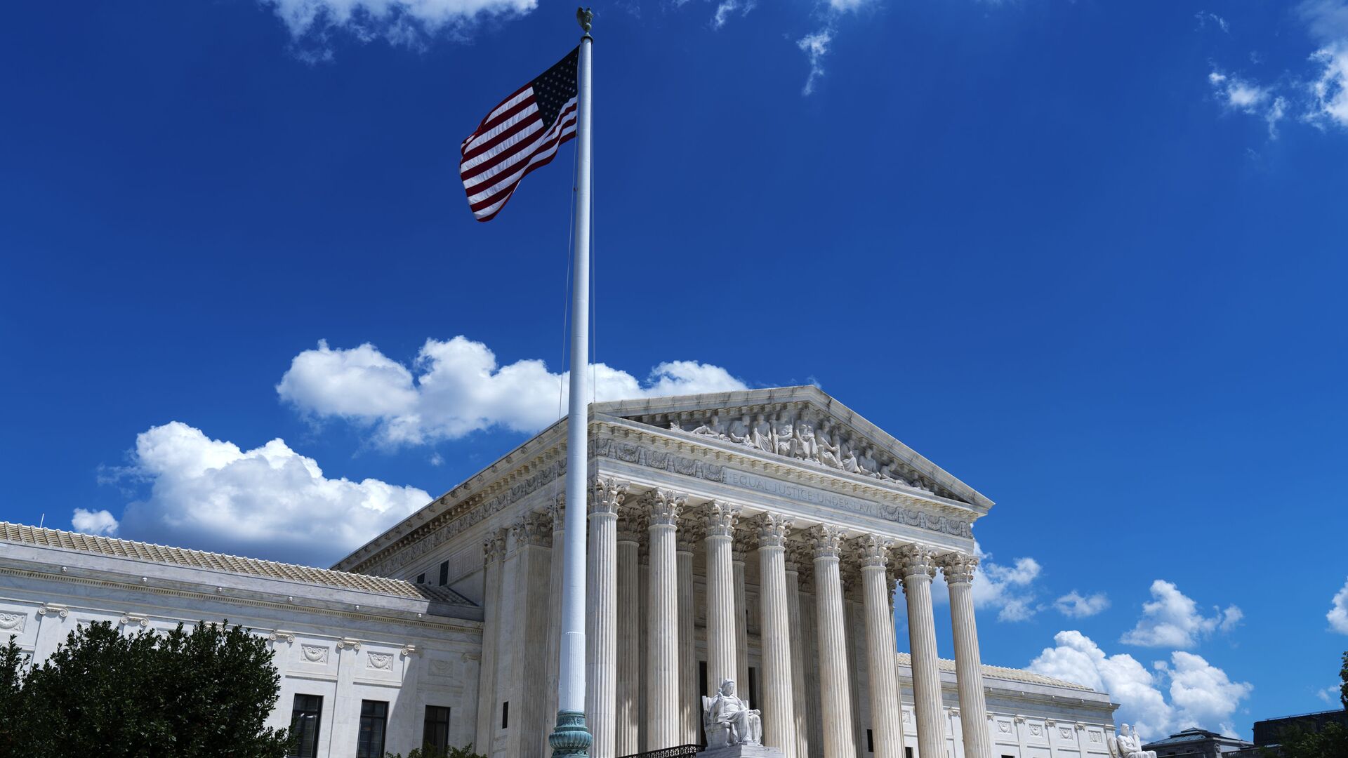 The US Supreme Court is seen on Capitol Hill in Washington, Wednesday, June 30, 2021 - Sputnik International, 1920, 15.10.2021