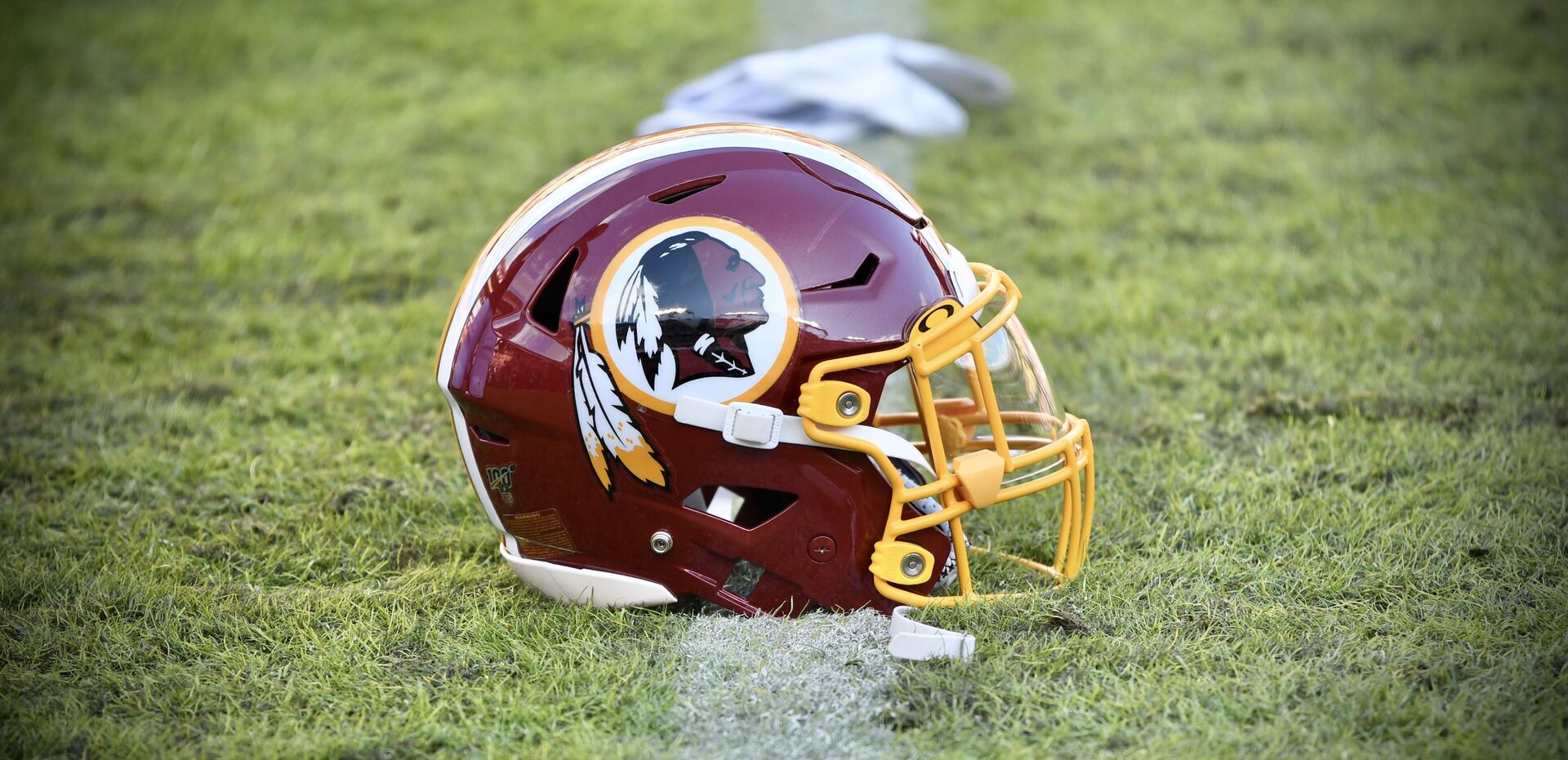 A Washington Redskins helmet (2019), prior to the renaming of the DC football team.  - Sputnik International, 1920, 07.09.2021