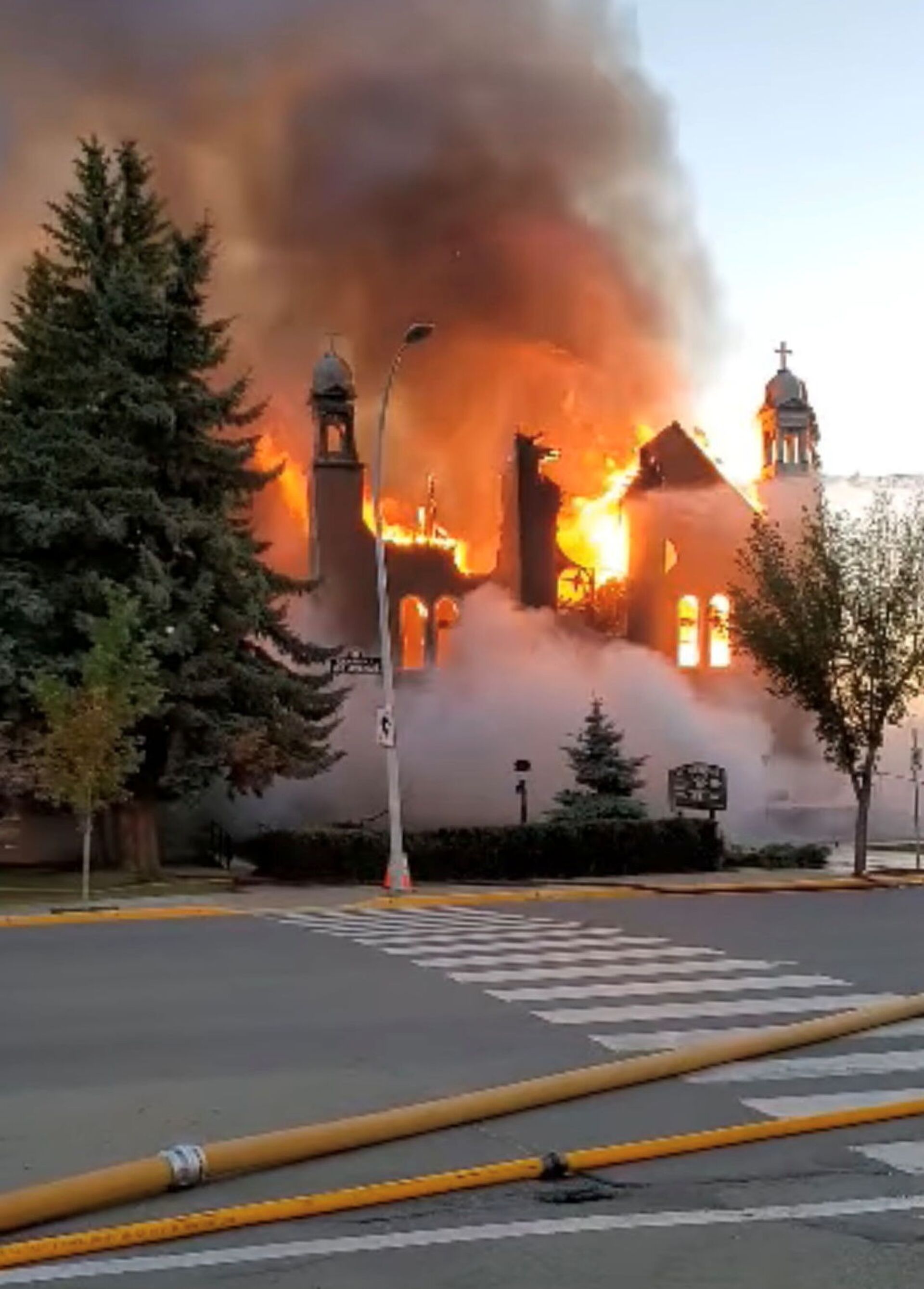 A Catholic church collapses as firefighters work to extinguish the fire at St. Jean Baptiste Parish in Morinville, Alberta, Canada June 30, 2021 in this still image taken form video obtained from social media - Sputnik International, 1920, 07.09.2021