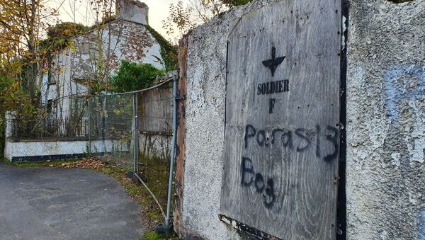 Graffiti supporting Soldier F on the side of a derelict building in Northern Ireland - Sputnik International