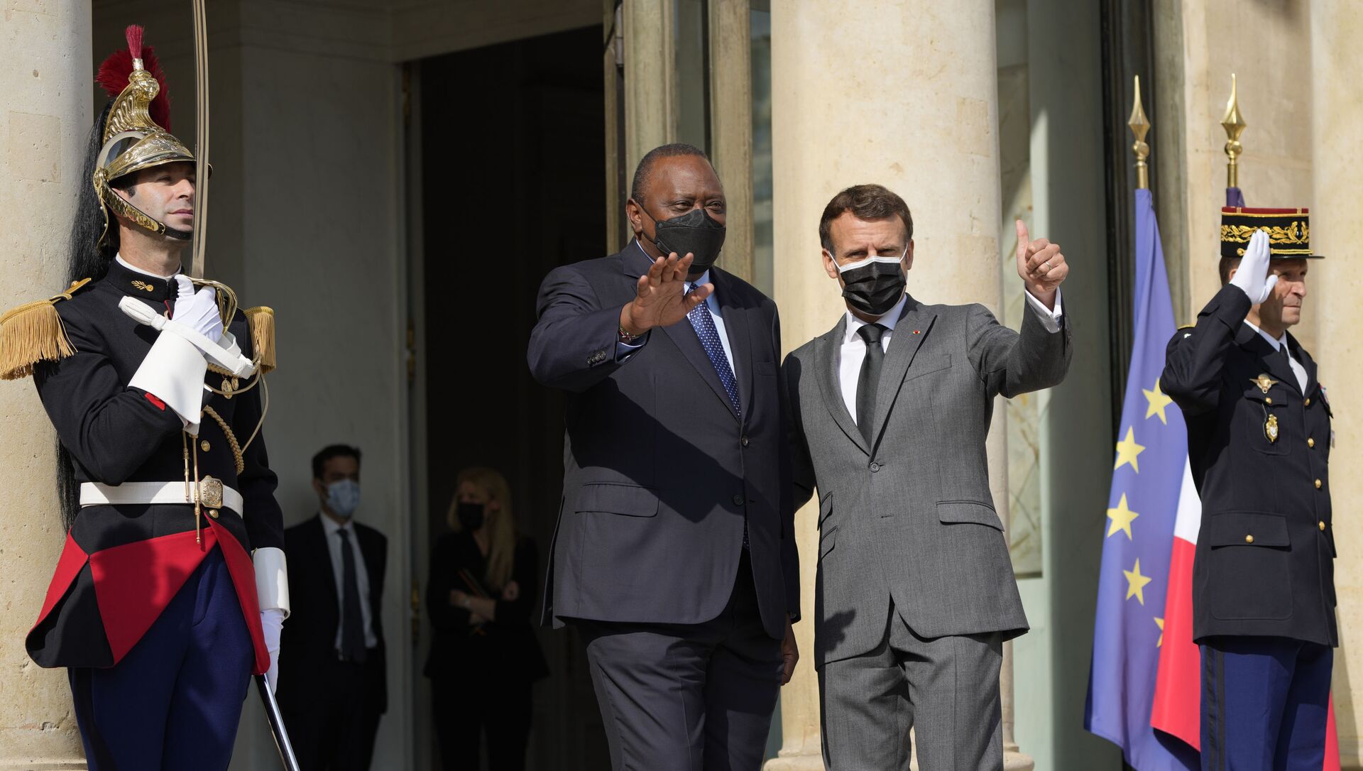 French President Emmanuel Macron waves with Kenyan President Uhuru Kenyatta before their talks Thursday, July 1, 2021 in Paris. - Sputnik International, 1920, 02.07.2021
