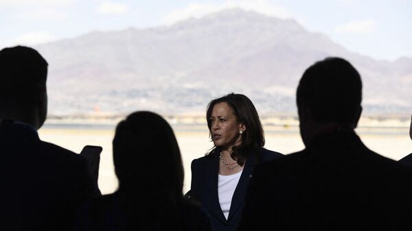 US Vice President Kamala Harris speaks during a press conference at El Paso International Airport, on June 25, 2021 in El Paso, Texas. - Vice President Kamala Harris on Friday, visited a Customs and Border Protection processing facility, and met with advocates and NGOs. - Sputnik International