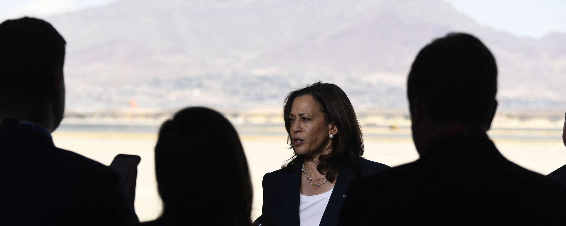 US Vice President Kamala Harris speaks during a press conference at El Paso International Airport, on June 25, 2021 in El Paso, Texas. - Vice President Kamala Harris on Friday, visited a Customs and Border Protection processing facility, and met with advocates and NGOs. - Sputnik International, 1920, 02.07.2021