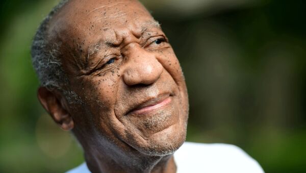 Bill Cosby looks on outside his house after Pennsylvania's highest court overturned his sexual assault conviction and ordered him released from prison immediately, in Elkins Park - Sputnik International