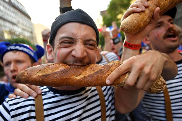 French fans gather before a match on 23 June 2021, taking a baguette with them, of course. - Sputnik International