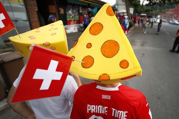 Switzerland fans wearing cheese hats outside the stadium before the match, 16 June 2021. - Sputnik International