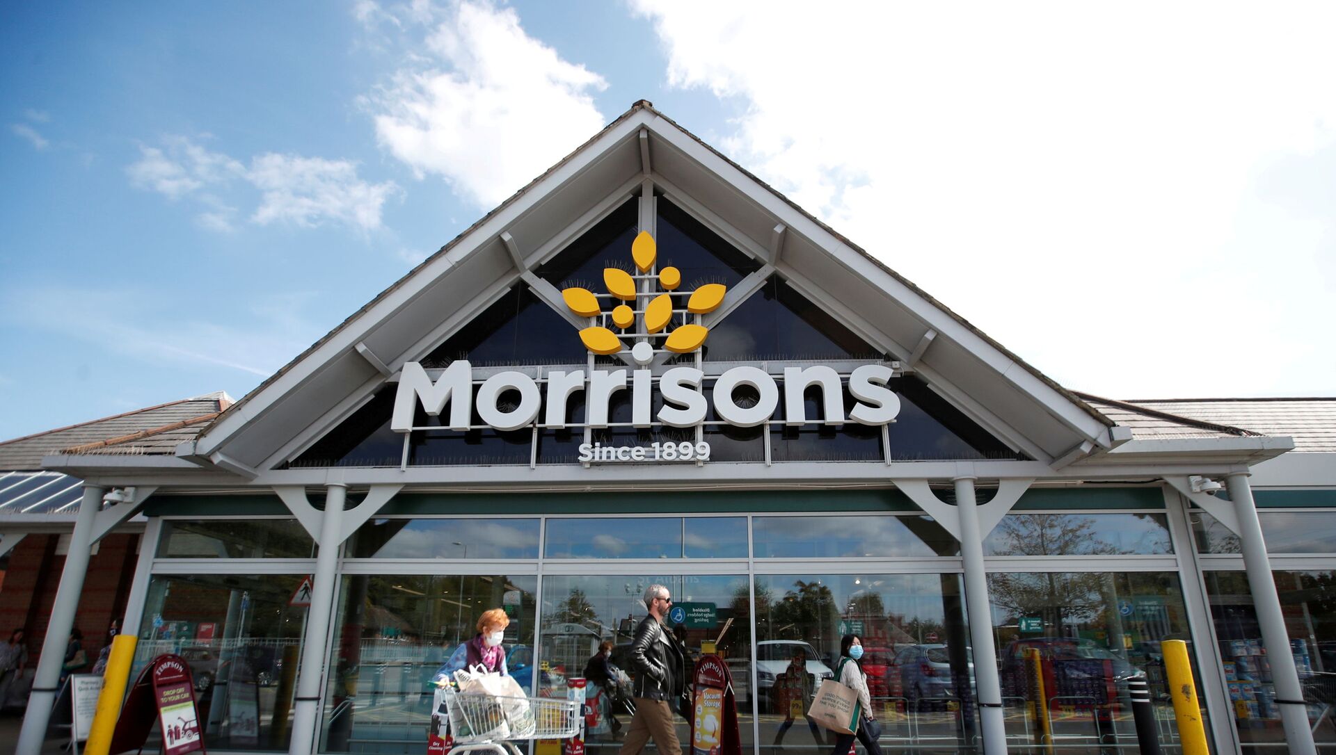 A Morrisons store is pictured in St. Albans, Britain, 10 September 2020 - Sputnik International, 1920, 03.07.2021