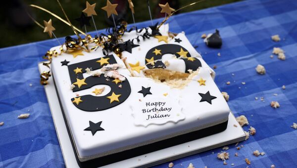 A cake is pictured during a picnic protest marking Wikileaks founder Julian Assange's 50th Birthday - Sputnik International