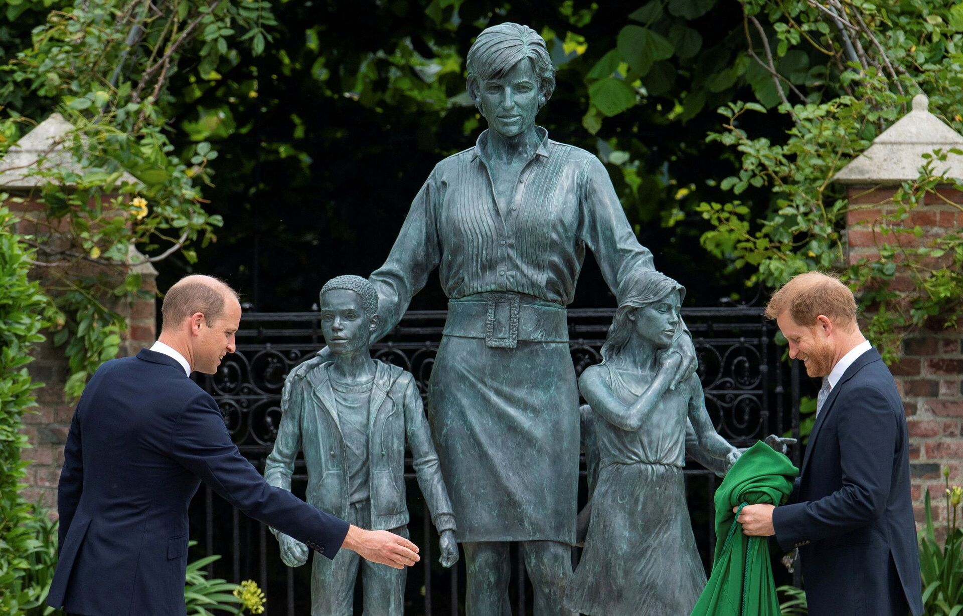 Britain's Prince William, The Duke of Cambridge, and Prince Harry, Duke of Sussex, react during the unveiling of a statue they commissioned of their mother Diana, Princess of Wales, in the Sunken Garden at Kensington Palace, London, Britain July 1, 2021 - Sputnik International, 1920, 07.09.2021