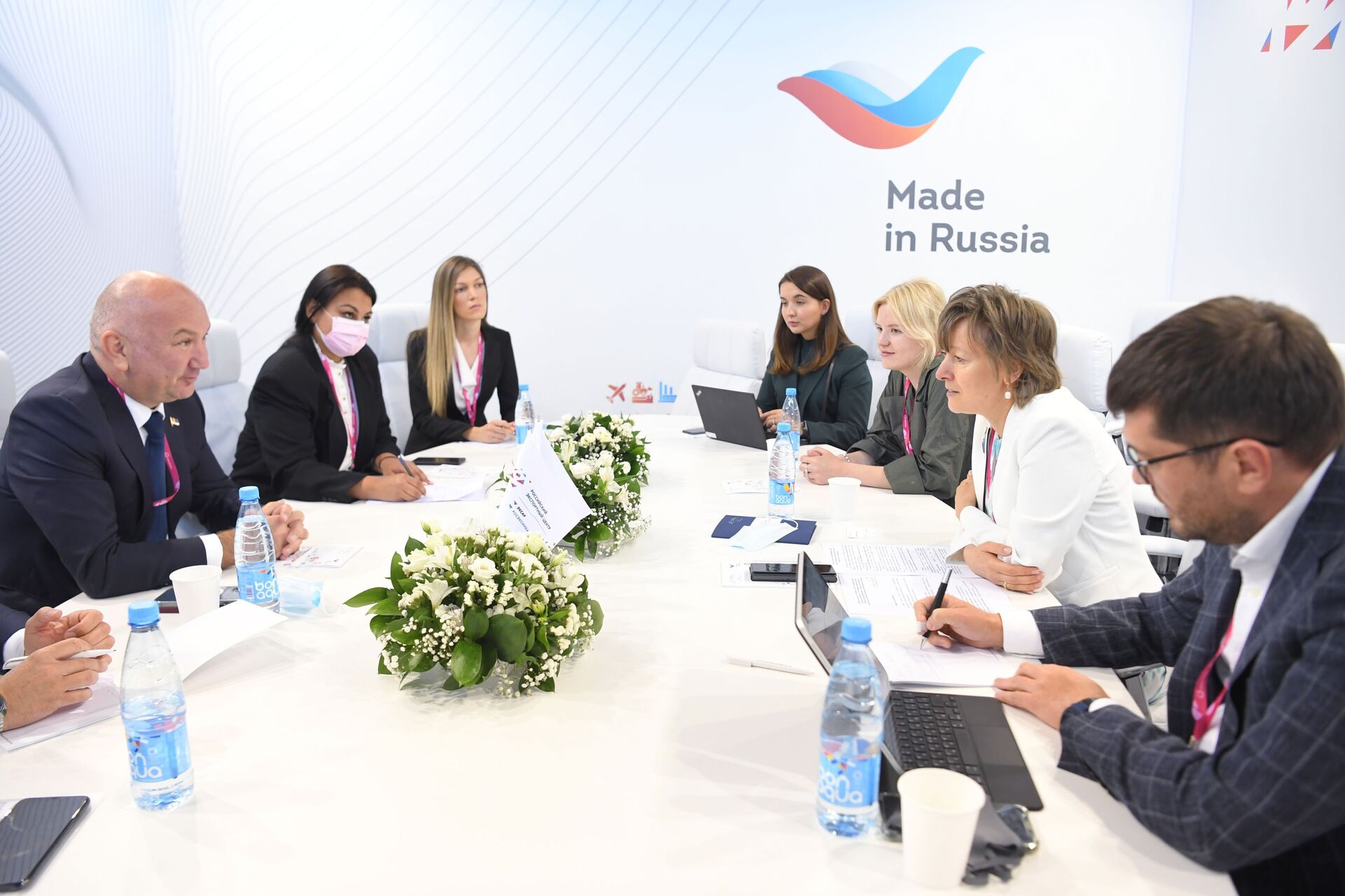 Veronika Nikishina, chief executive officer of the Russian Export Centre JSC (REC), held a working meeting with Nenad Popovic, Serbia's minister of innovation and technological development - Sputnik International, 1920, 07.09.2021