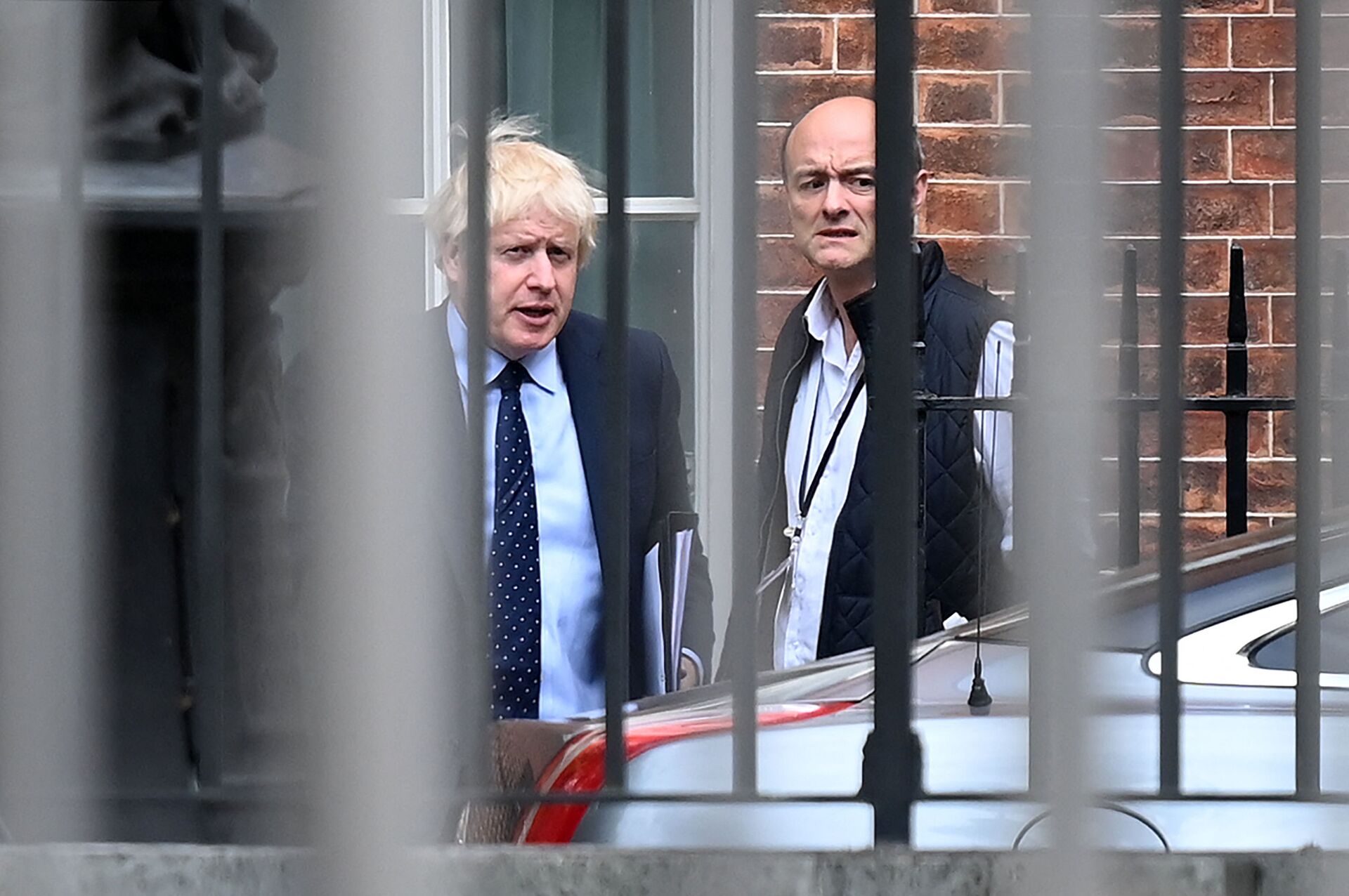 Britain's Prime Minister Boris Johnson (L) and his special advisor Dominic Cummings leave from the rear of Downing Street in central London on September 3, 2019, before heading to the Houses of Parliament - Sputnik International, 1920, 25.12.2021