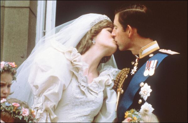Charles, Prince of Wales, kisses his bride, Lady Diana, on the balcony of Buckingham Palace when they appeared before a huge crowd, on 29 July 1981, after their wedding in St Paul's Cathedral.  - Sputnik International