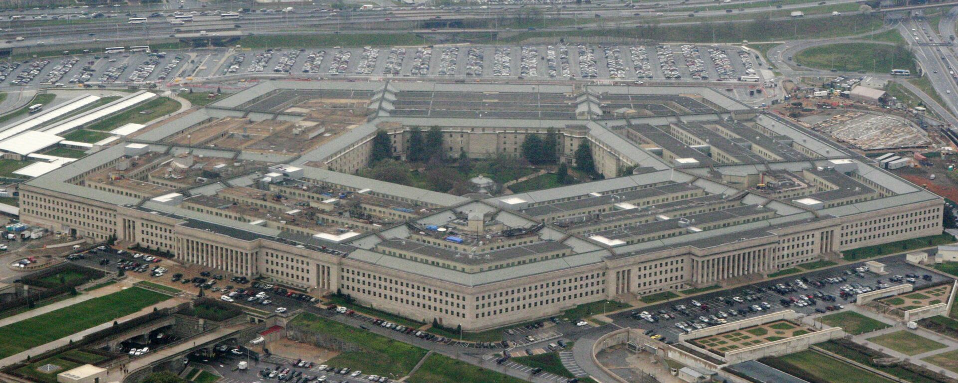 This March 27, 2008, file photo, shows the Pentagon in Washington. The Pentagon said Tuesday, July 6, 2021, that it is canceling a cloud-computing contract with Microsoft that could eventually have been worth $10 billion and will instead pursue a deal with both Microsoft and Amazon. (AP Photo/Charles Dharapak, File) - Sputnik International, 1920, 06.07.2021