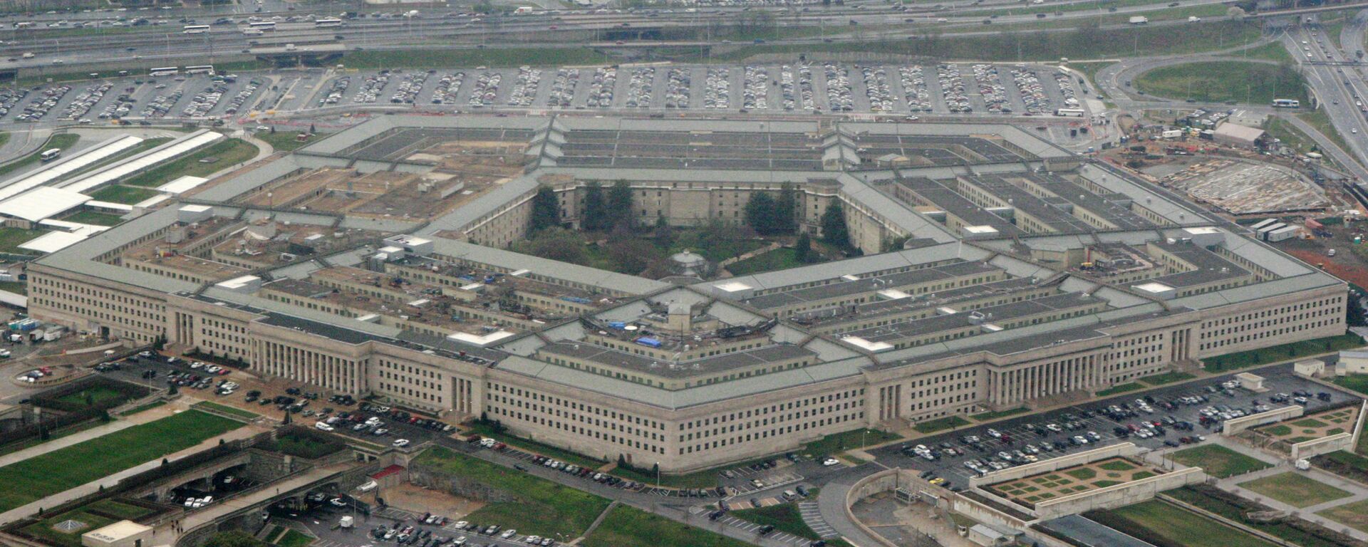 This March 27, 2008, file photo, shows the Pentagon in Washington. The Pentagon said Tuesday, July 6, 2021, that it is canceling a cloud-computing contract with Microsoft that could eventually have been worth $10 billion and will instead pursue a deal with both Microsoft and Amazon. (AP Photo/Charles Dharapak, File) - Sputnik International, 1920, 23.02.2024