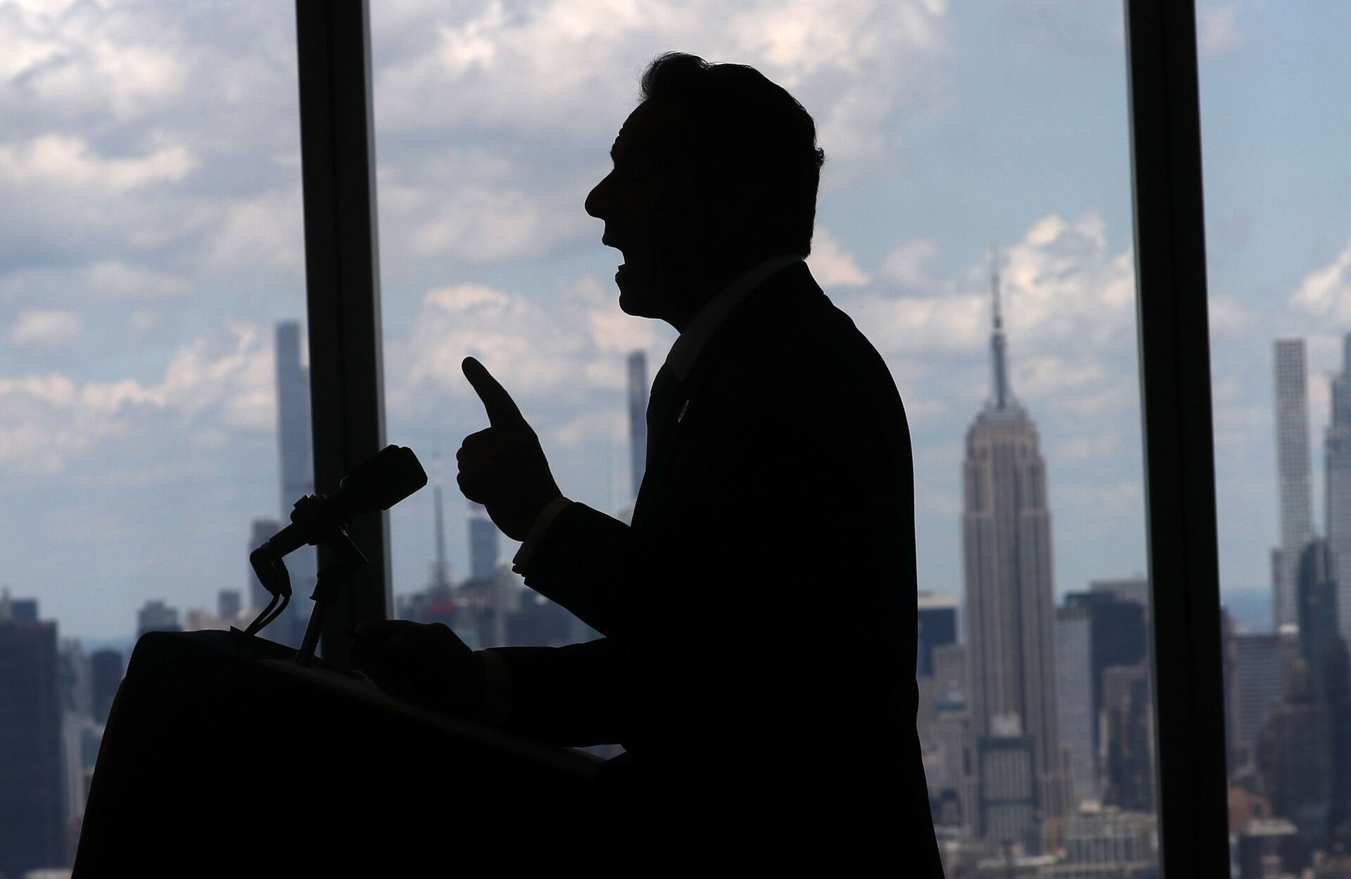 New York Governor Andrew Cuomo speaks with the skyline of Manhattan behind him from the One World Trade Center Tower while making an announcement in New York City, New York, U.S., June 15, 2021. - Sputnik International, 1920, 07.09.2021
