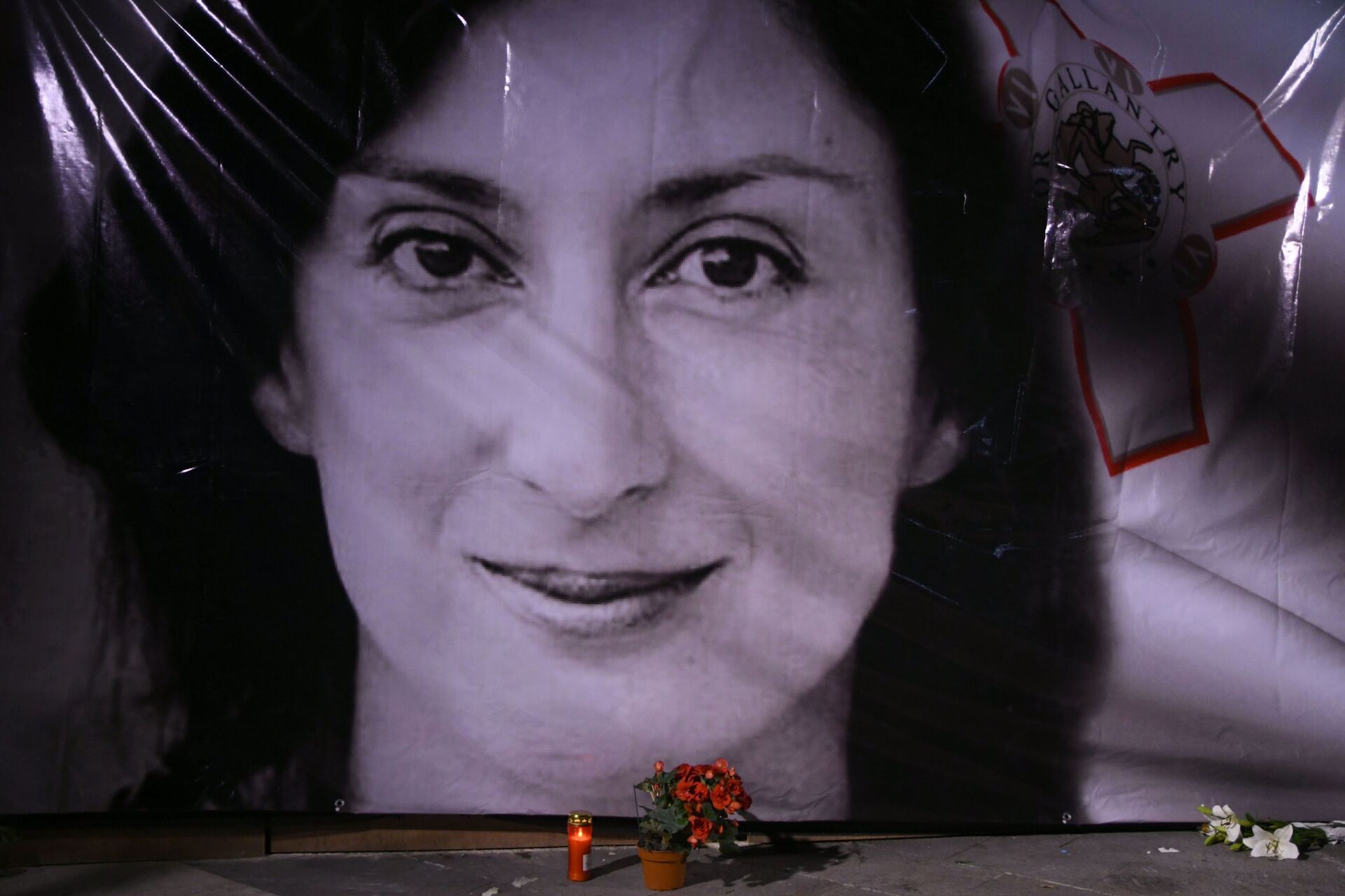  In this Tuesday, Oct. 16, 2018 file photo, flowers and a candle lie in front of a portrait of slain investigative journalist Daphne Caruana Galizia during a vigil outside the law courts in Valletta, Malta. - Sputnik International, 1920, 07.09.2021