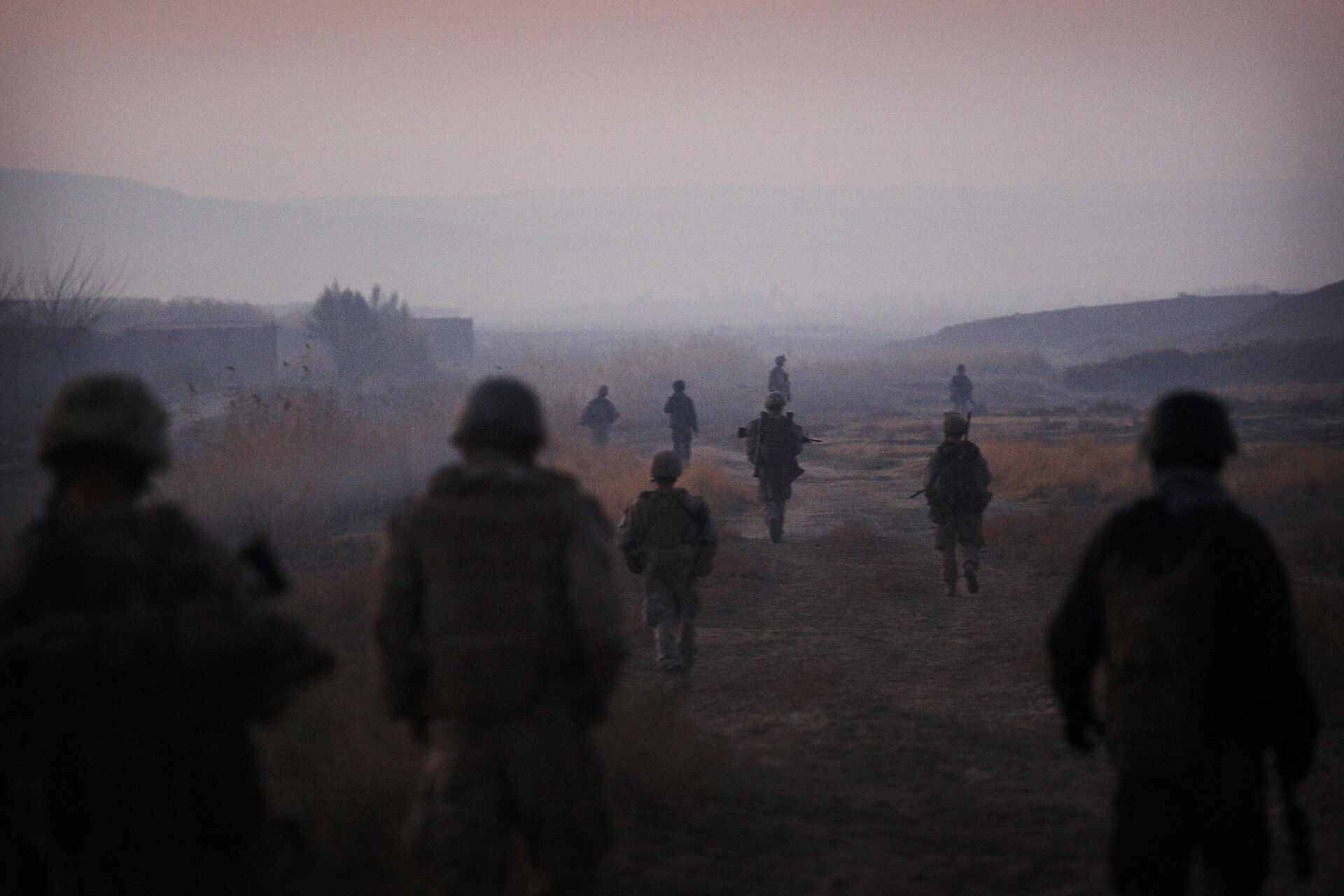 United States Marines from the 2nd Battalion 2nd Marines Warlords and Afghan National Army soldiers walk in formation during an operation in the Garmsir district of the volatile Helmand province, southern Afghanistan, Wednesday, Dec. 23, 2009 - Sputnik International, 1920, 07.09.2021