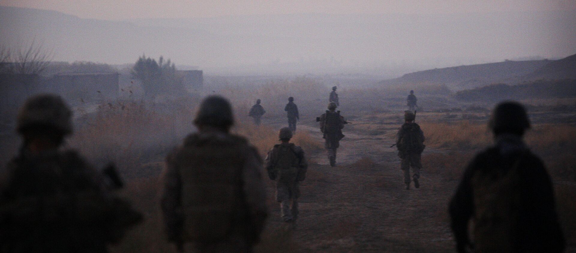 United States Marines from the 2nd Battalion 2nd Marines Warlords and Afghan National Army soldiers walk in formation during an operation in the Garmsir district of the volatile Helmand province, southern Afghanistan, Wednesday, Dec. 23, 2009 - Sputnik International, 1920, 09.07.2021