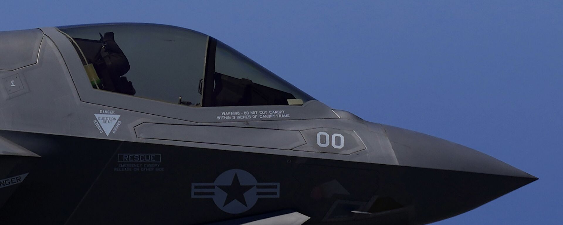 F-35 aircraft fly over the U.K.'s aircraft carrier HMS Queen Elizabeth in the Mediterranean Sea on Sunday, June 20, 2021.  - Sputnik International, 1920, 19.09.2023