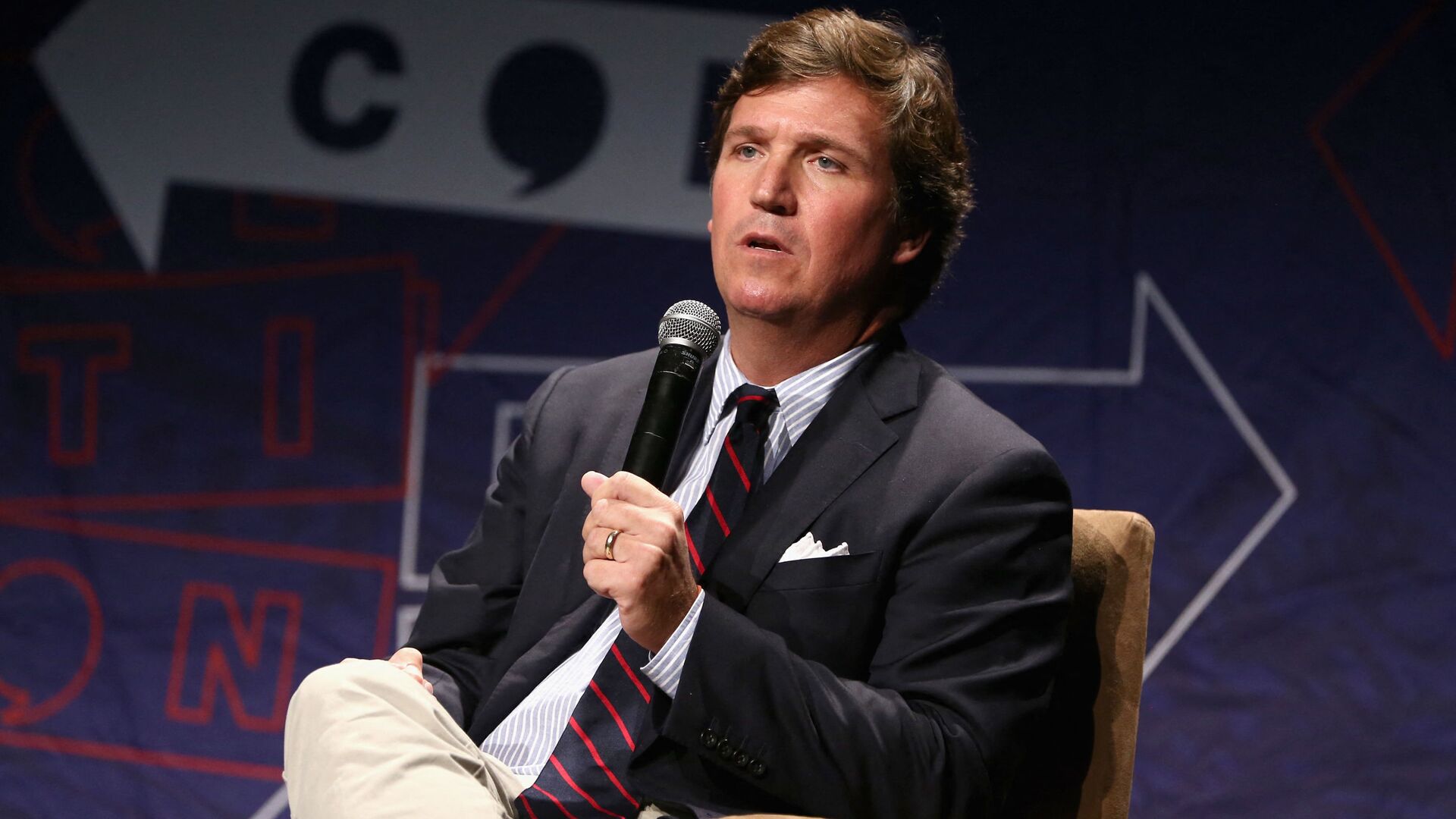 Tucker Carlson speaks onstage during Politicon 2018 at Los Angeles Convention Center on October 21, 2018 in Los Angeles, California - Sputnik International, 1920, 12.03.2022
