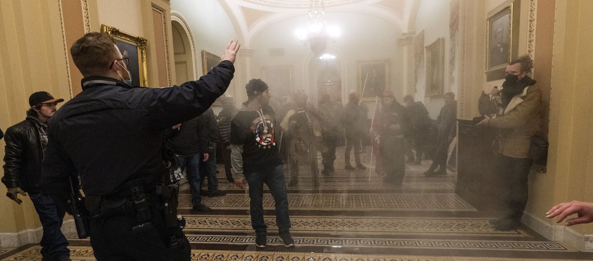 FILE - In this Jan. 6, 2021, file photo, smoke fills the walkway outside the Senate Chamber as rioters are confronted by U.S. Capitol Police officers inside the Capitol in Washington - Sputnik International, 1920, 24.07.2021