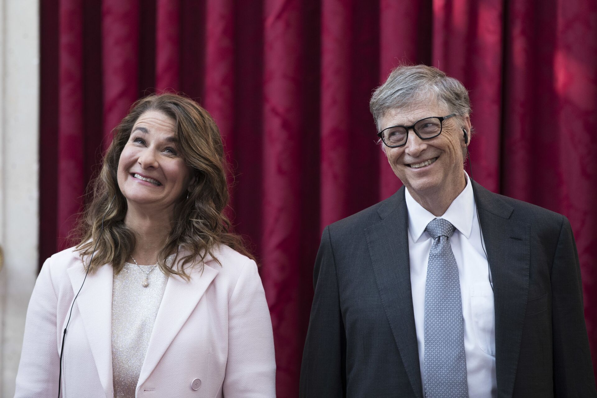  In this April 21, 2017, file photo, Philanthropist and co-founder of Microsoft, Bill Gates, right, and his wife Melinda react, prior to being awarded the Legion of Honour at the Elysee Palace in Paris - Sputnik International, 1920, 07.09.2021