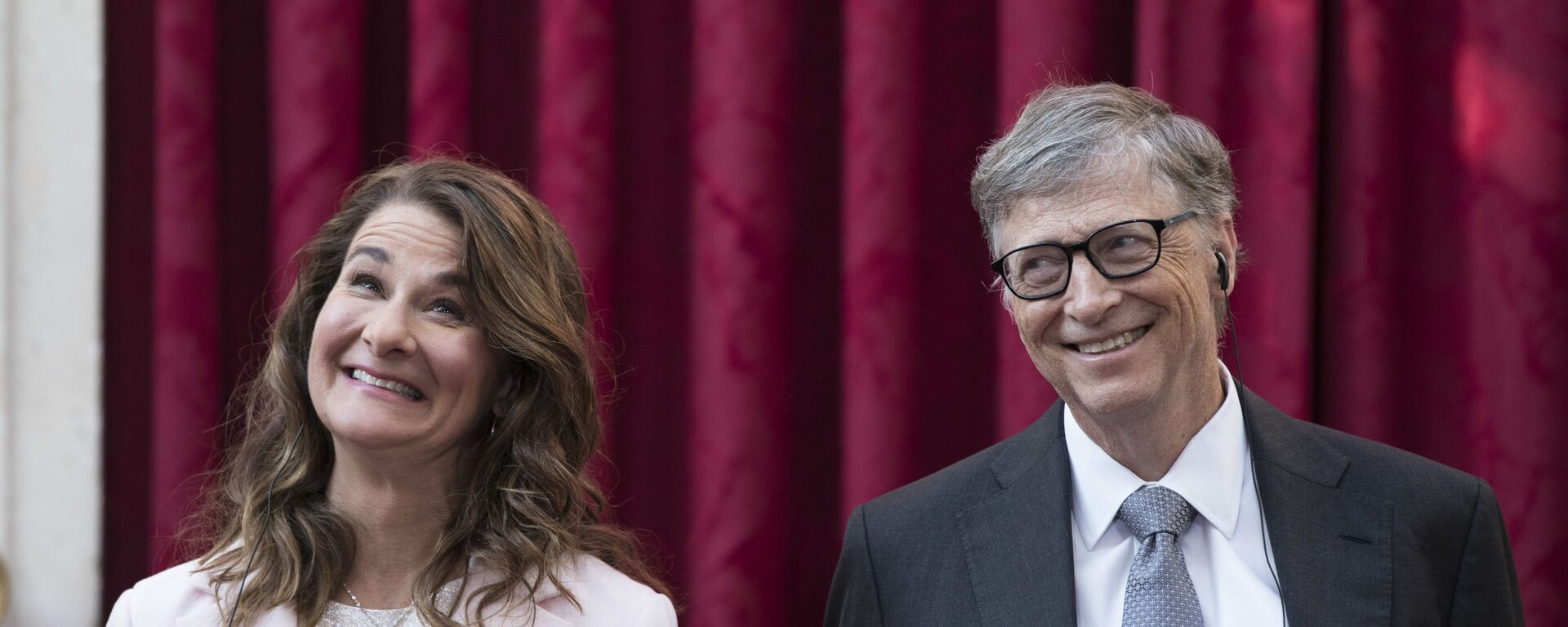  In this April 21, 2017, file photo, Philanthropist and co-founder of Microsoft, Bill Gates, right, and his wife Melinda react, prior to being awarded the Legion of Honour at the Elysee Palace in Paris - Sputnik International, 1920, 09.08.2021