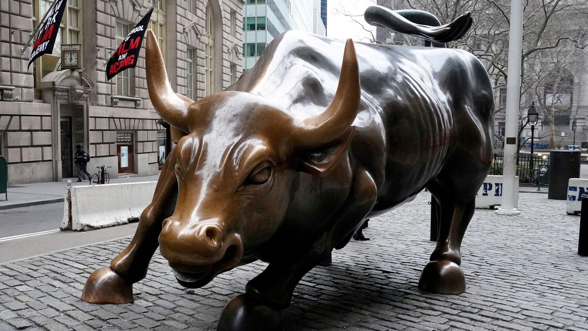 The Charging Bull or Wall Street Bull is pictured in the Manhattan borough of New York City, New York, U.S., January 16, 2019. - Sputnik International, 1920, 27.07.2021