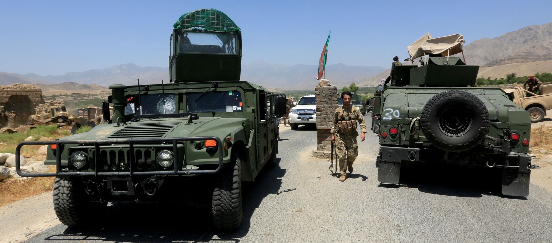 Afghan National Army (ANA) soldiers patrol the area near a checkpoint recaptured from the Taliban, in the Alishing district of Laghman province, Afghanistan, 8 July 2021 - Sputnik International, 1920, 17.07.2021