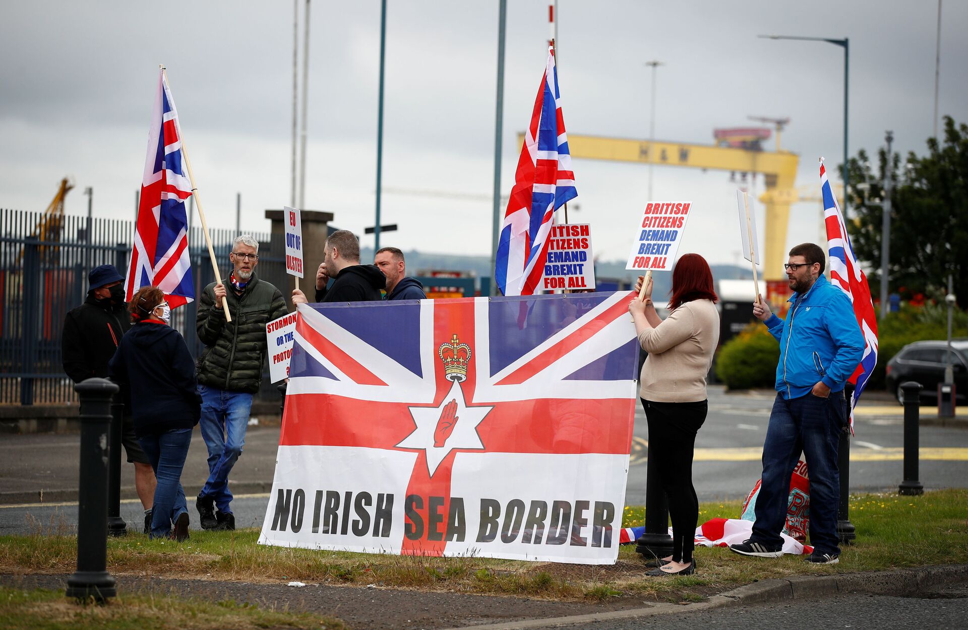 Loyalists protest against the Northern Ireland Brexit protocol at Belfast Harbour Estate, in Belfast, Northern Ireland, July 3, 2021 - Sputnik International, 1920, 07.09.2021