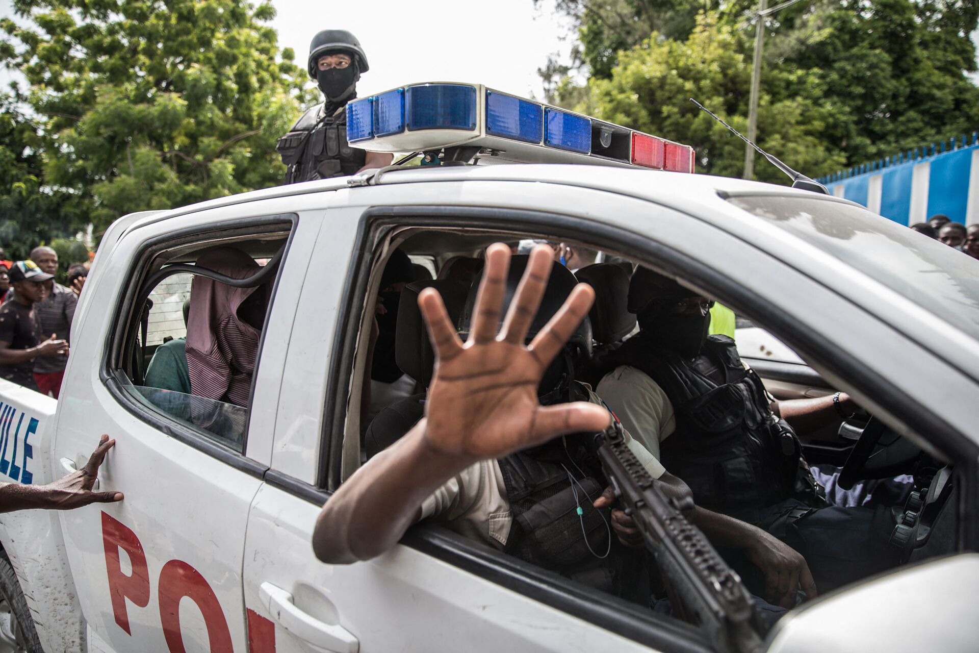 Two men, accused of being involved in the assassination of President Jovenel Moise, are being transported to the Petionville station in a police car in Port au Prince on July 8, 2021 - Sputnik International, 1920, 07.09.2021
