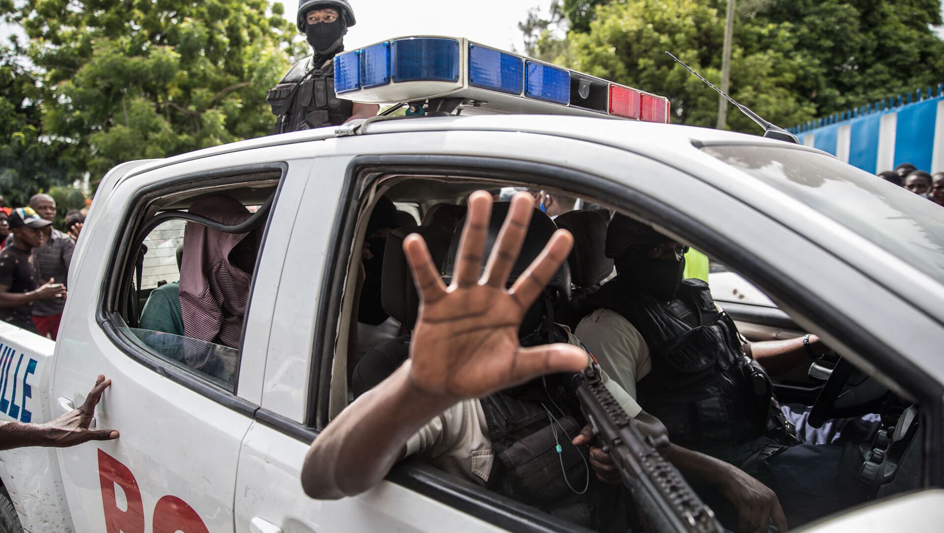 Two men, accused of being involved in the assassination of President Jovenel Moise, are being transported to the Petionville station in a police car in Port au Prince on July 8, 2021 - Sputnik International, 1920, 10.07.2021