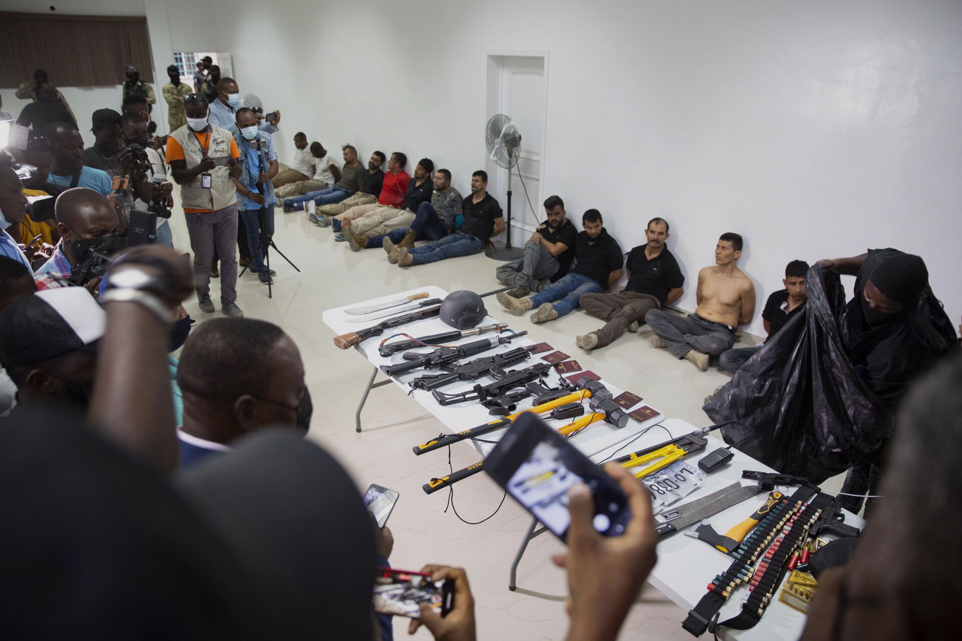 Suspects in the assassination of Haiti's President Jovenel Moise are shown to the media, along with the weapons and equipment they allegedly used in the attack, at the General Direction of the police in Port-au-Prince, Haiti, Thursday, July 8, 2021. - Sputnik International, 1920, 07.09.2021