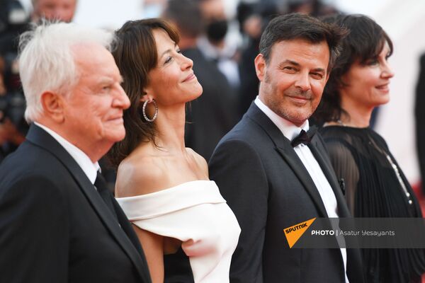 The 74th Cannes Film Festival rolled out the red carpet for its second day with the premiere of ''Everything Went Fine by prolific French filmmaker François Ozon. - Sputnik International