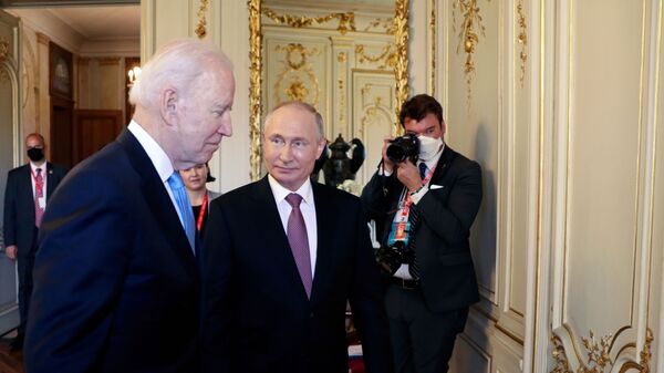 U.S. President Joe Biden and Russia's President Vladimir Putin meet for the U.S.-Russia summit at Villa La Grange in Geneva, Switzerland  - Sputnik International