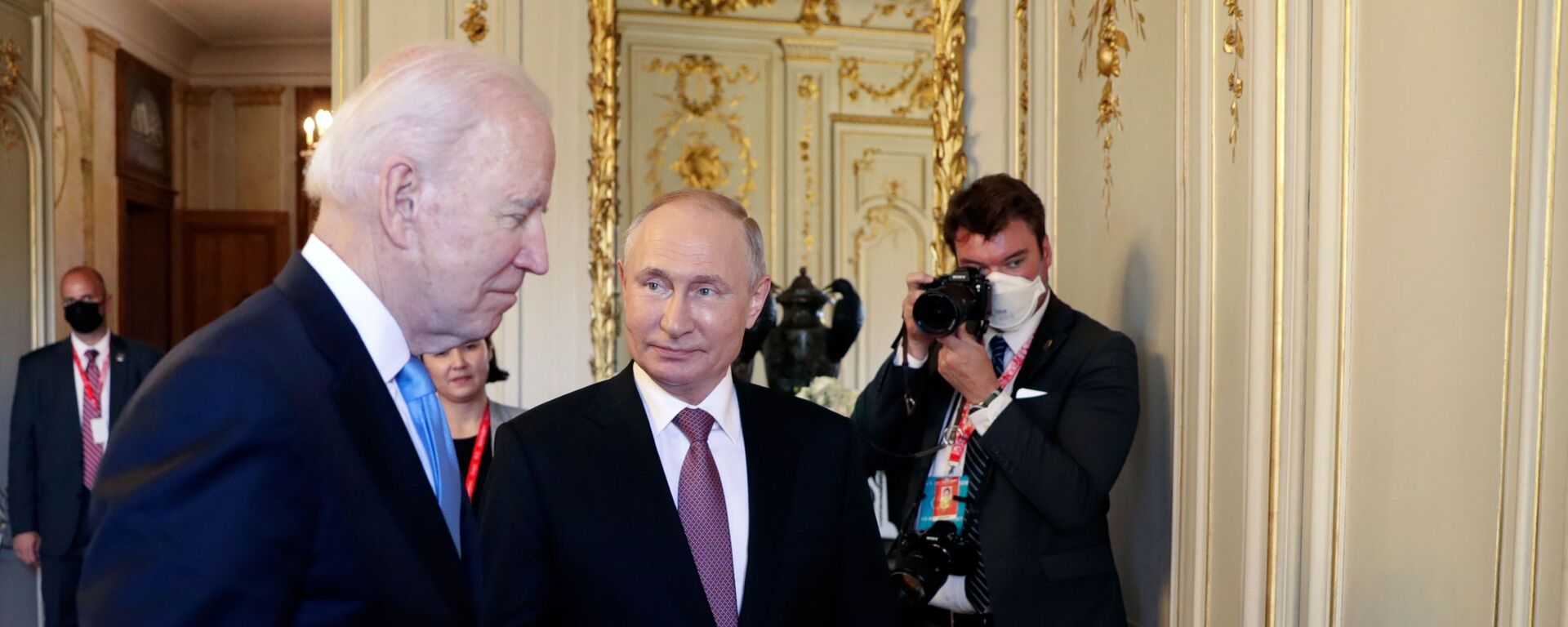 U.S. President Joe Biden and Russia's President Vladimir Putin meet for the U.S.-Russia summit at Villa La Grange in Geneva, Switzerland  - Sputnik International, 1920, 22.11.2021