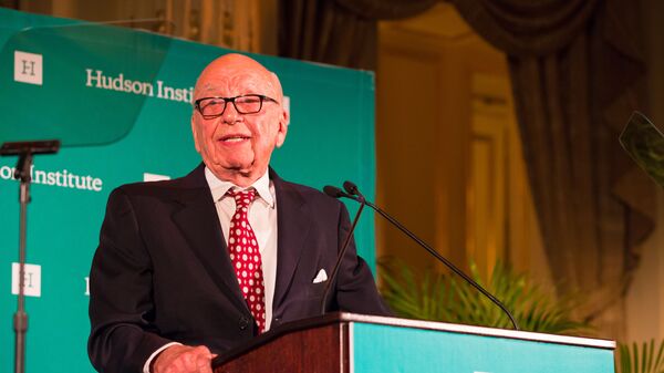 Rupert Murdoch receiving the Global Leadership Award 2015 - Sputnik International