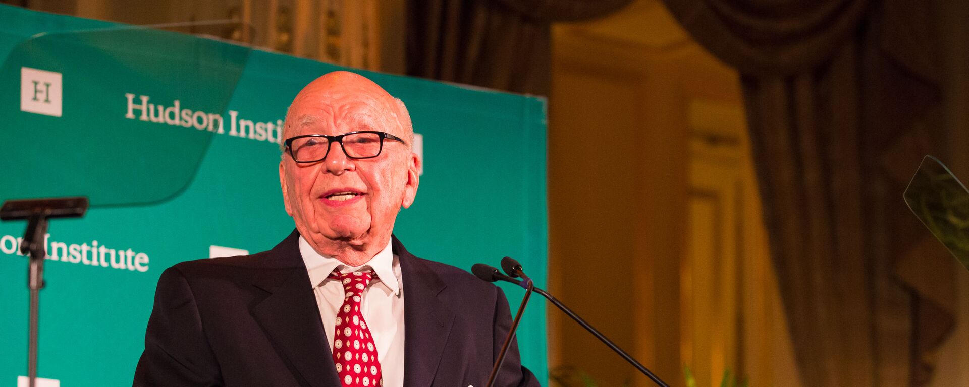 Rupert Murdoch receiving the Global Leadership Award 2015 - Sputnik International, 1920, 09.07.2021