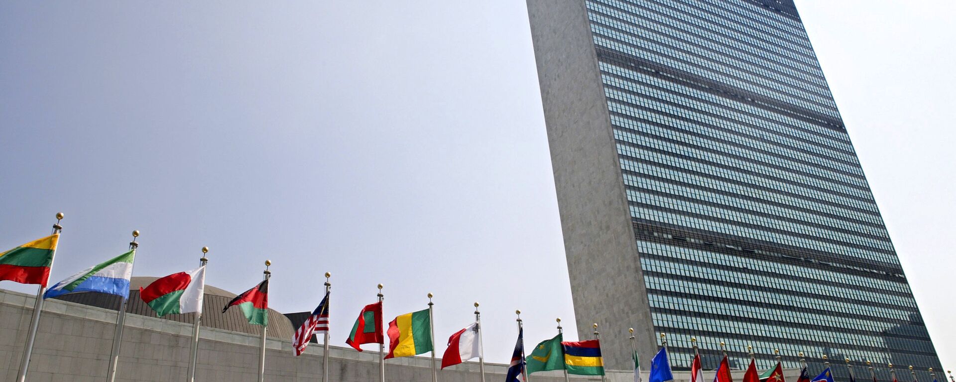 In this Sept. 13, 2005, file photo, the flags of member nations fly outside the General Assembly building at the United Nations headquarters in New York. - Sputnik International, 1920, 14.07.2022