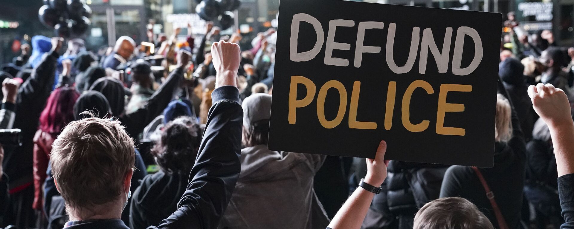 In this 14 October 2020 file photo, a protester holds a sign that reads Defund Police during a rally for the late George Floyd outside Barclays Center in New York - Sputnik International, 1920, 10.07.2021