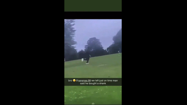 Still image from a video that apparently shows a knife-wielding man running through a park in London - Sputnik International
